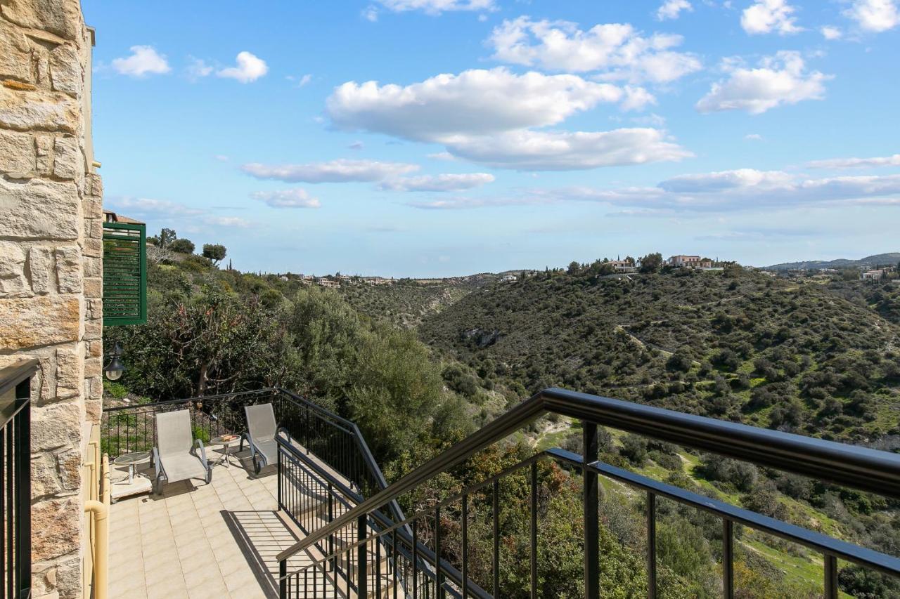 2 Bedroom Apartment Avdimou With Stunning Sea Views, Aphrodite Hills Resort Kúklia Kültér fotó